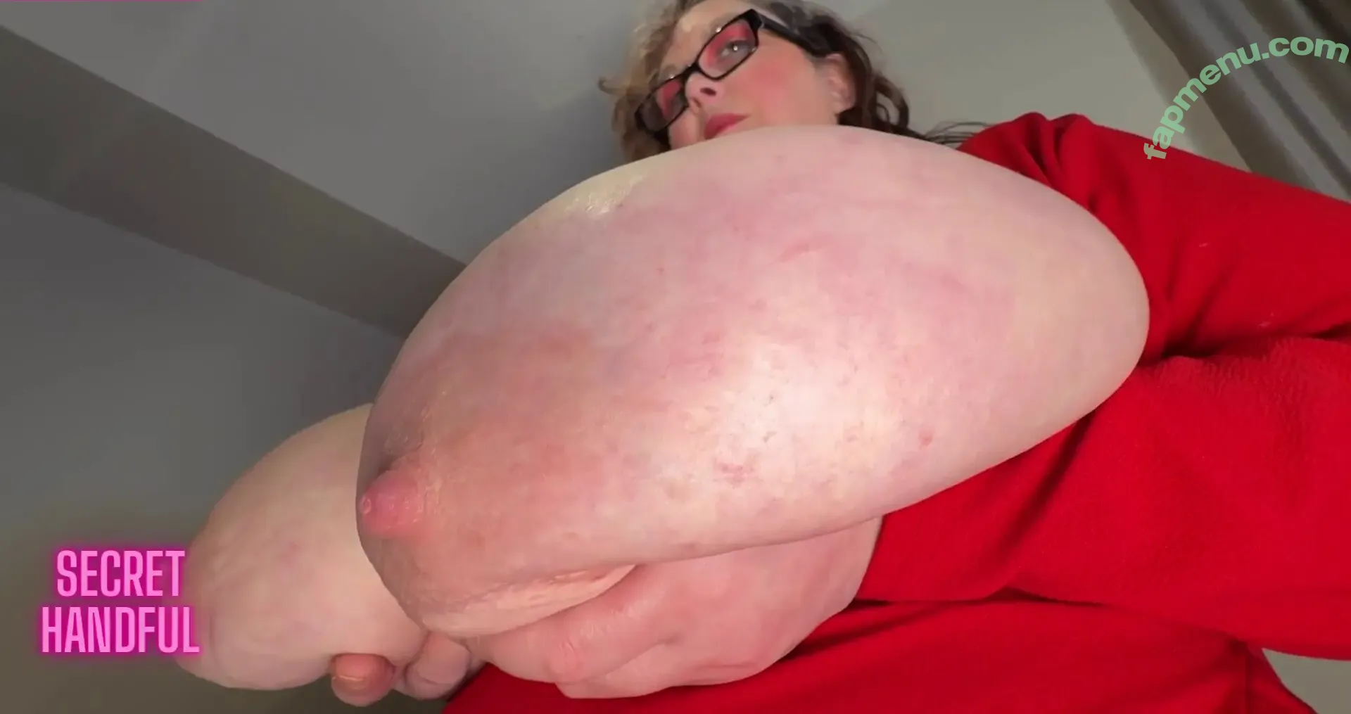 Secrethandful nude photo #0536 (secrethandful01)