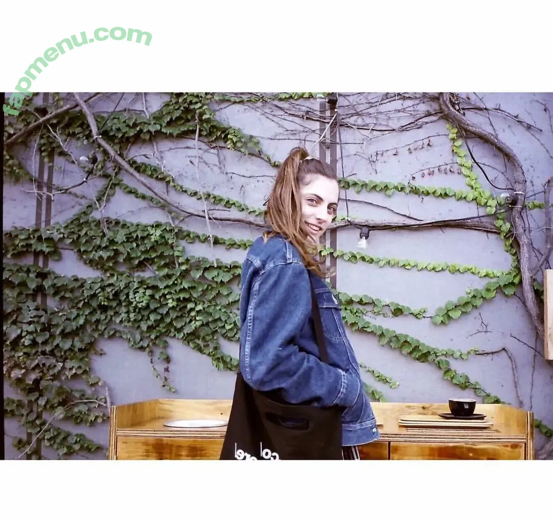 Seerasan nude photo #0003 (Sarah from Toyko Creative)