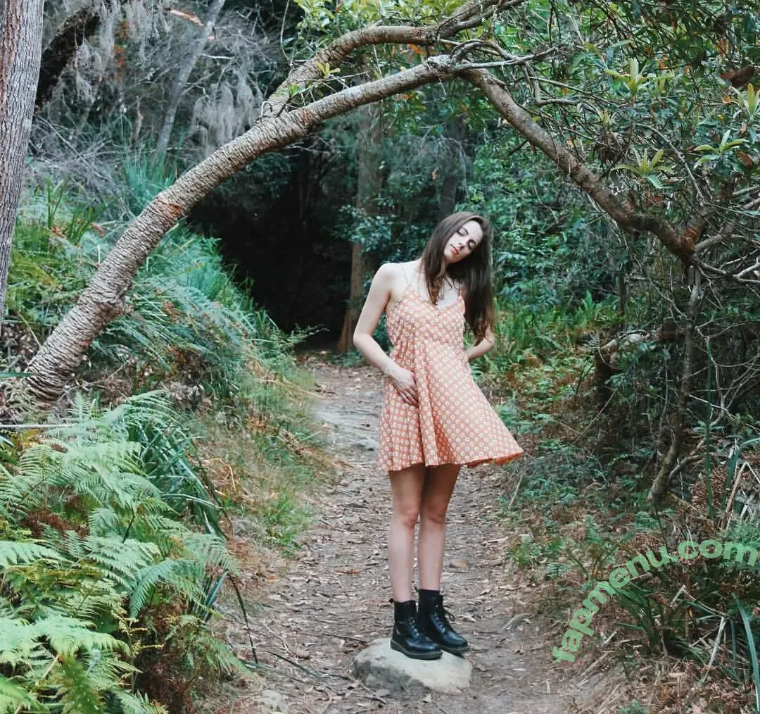 Seerasan nude photo #0005 (Sarah from Toyko Creative)