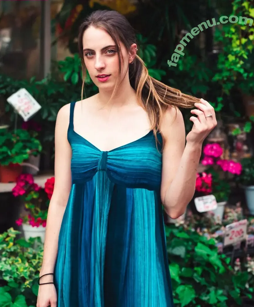 Seerasan nude photo #0019 (Sarah from Toyko Creative)