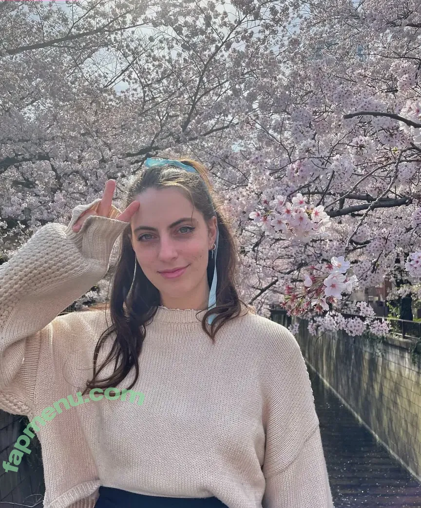 Seerasan nude photo #0020 (Sarah from Toyko Creative)