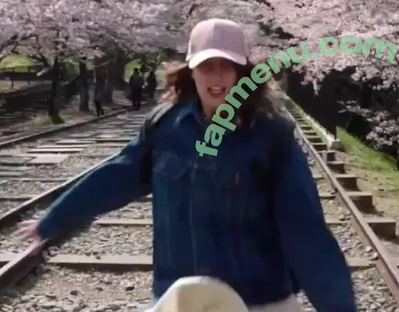 Seerasan nude photo #0091 (Sarah from Toyko Creative)