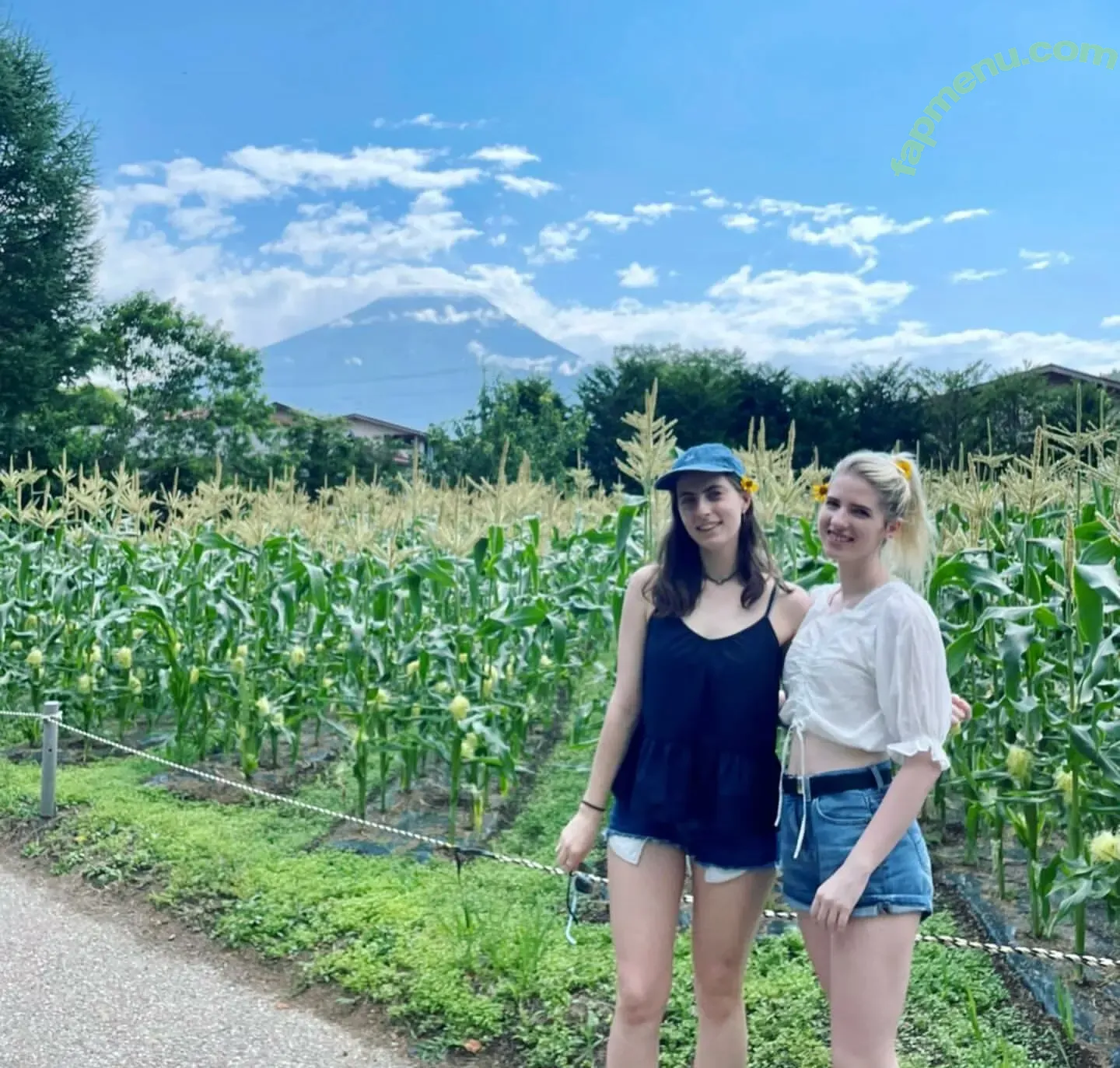 Seerasan nude photo #0109 (Sarah from Toyko Creative)