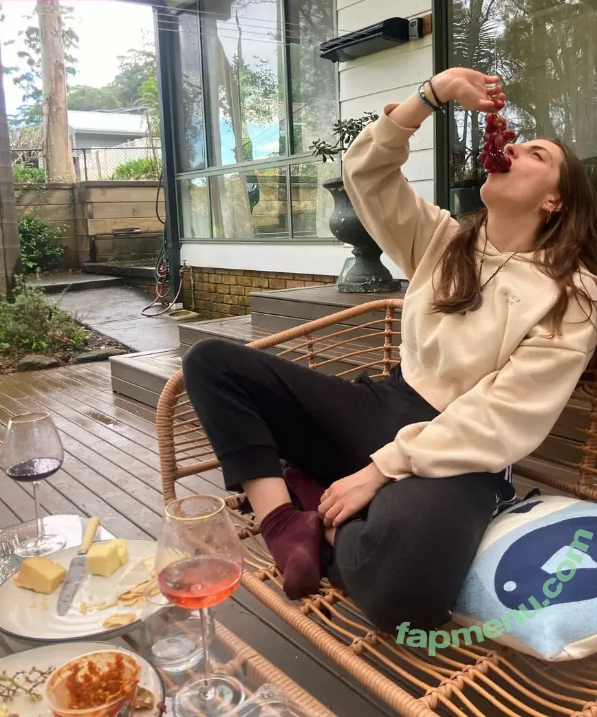 Seerasan nude photo #0114 (Sarah from Toyko Creative)