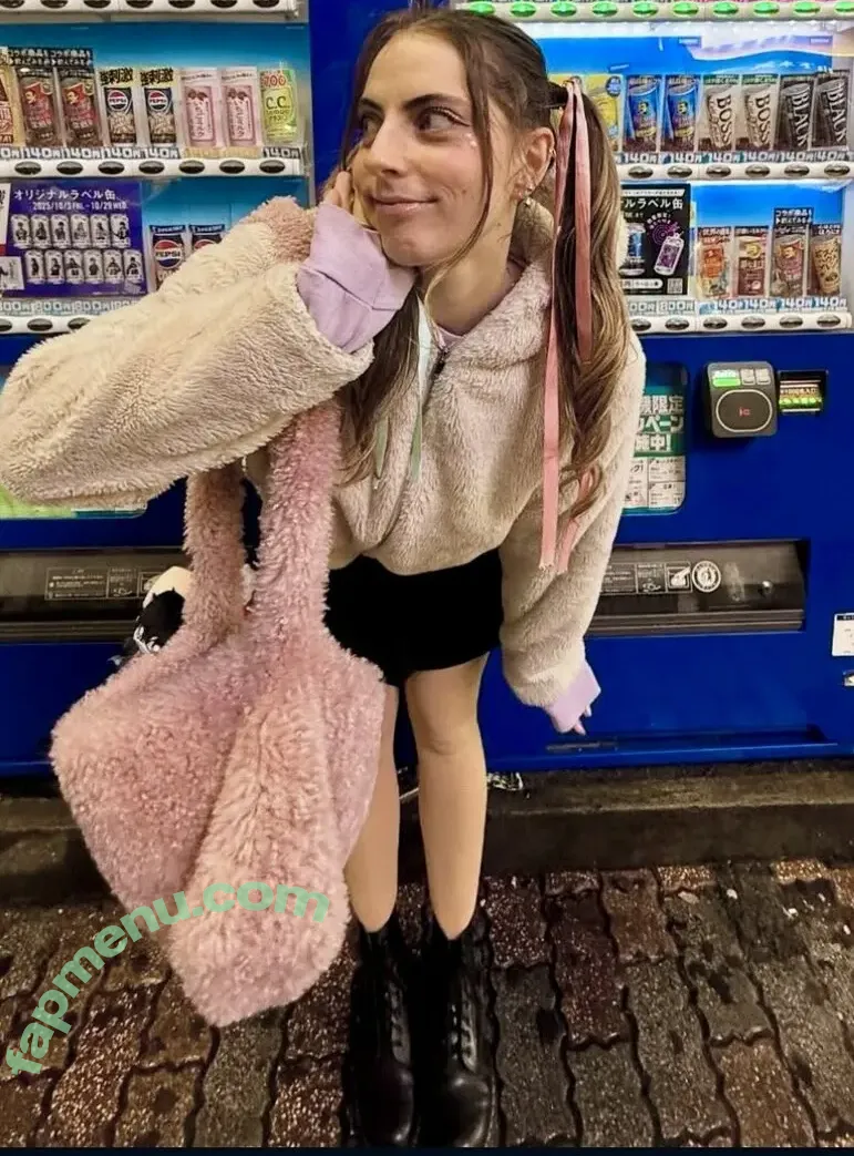 Seerasan nude photo #0562 (Sarah from Toyko Creative)