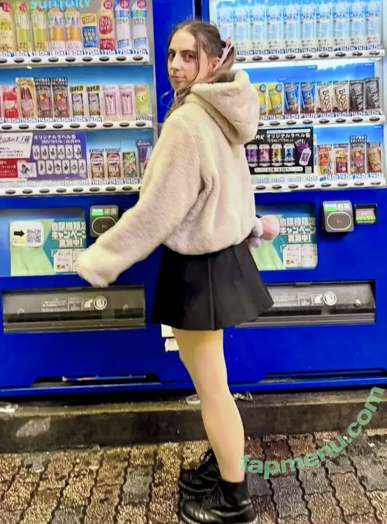 Seerasan nude photo #0563 (Sarah from Toyko Creative)