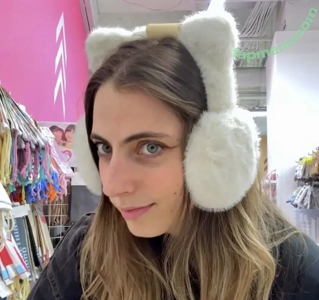 Seerasan nude photo #0571 (Sarah from Toyko Creative)