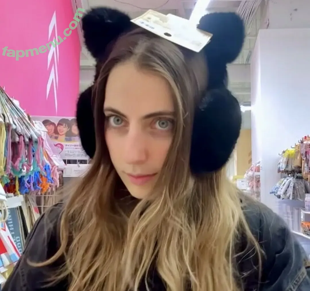 Seerasan nude photo #0572 (Sarah from Toyko Creative)