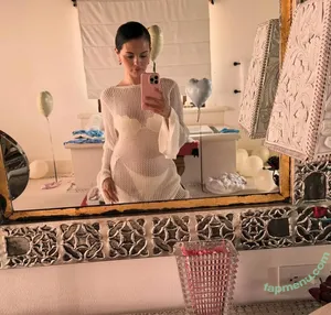 Selena Gomez / selena.gomez / selenagomez nude photo #0135