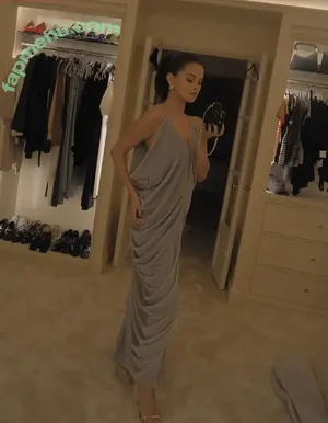 Selena Gomez / selena.gomez / selenagomez nude photo #0190