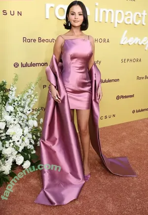 Selena Gomez / selena.gomez / selenagomez nude photo #0310