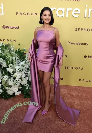 Selena Gomez / selena.gomez / selenagomez nude photo #0370