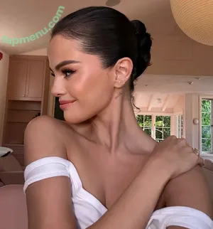 Selena Gomez / selena.gomez / selenagomez nude photo #0396