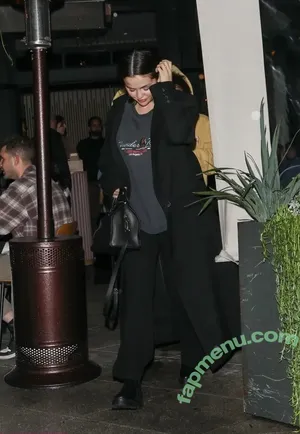 Selena Gomez / selena.gomez / selenagomez nude photo #0403