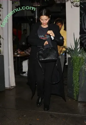 Selena Gomez / selena.gomez / selenagomez nude photo #0412