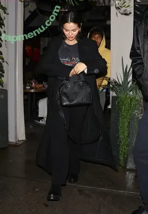 Selena Gomez / selena.gomez / selenagomez nude photo #0413