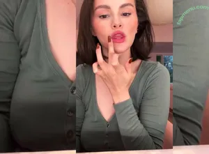 Selena Gomez / selena.gomez / selenagomez nude photo #0434