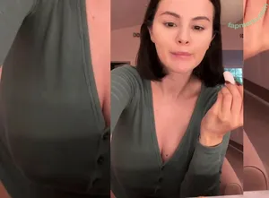 Selena Gomez / selena.gomez / selenagomez nude photo #0439