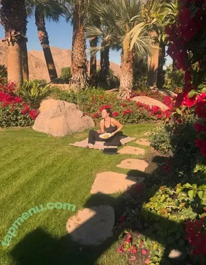 Selena Gomez / selena.gomez / selenagomez nude photo #0450