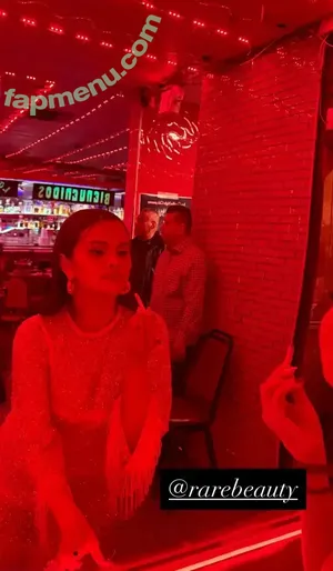 Selena Gomez / selena.gomez / selenagomez nude photo #0455