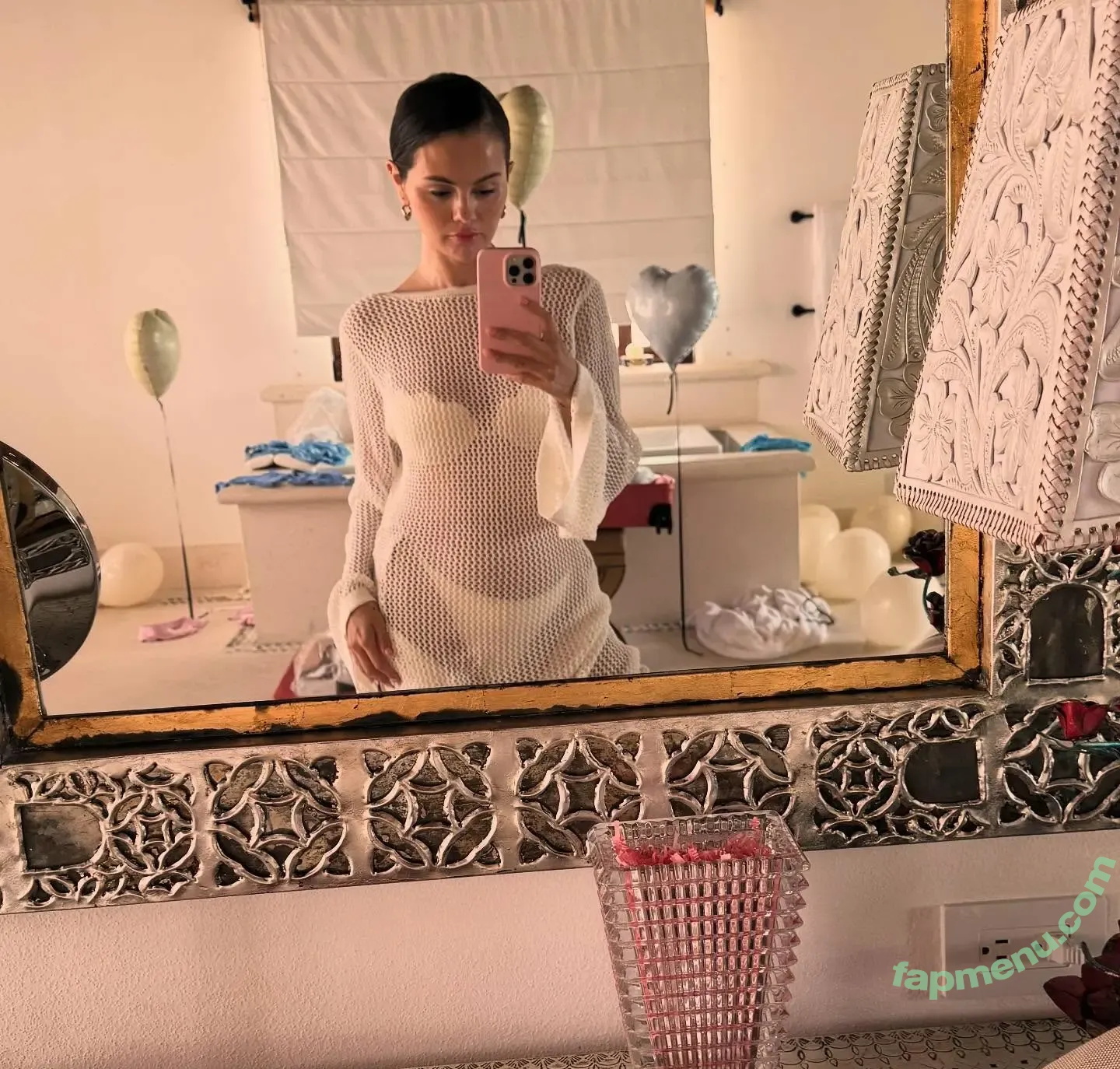 Selena Gomez nude photo #0135 (selena.gomez / selenagomez)