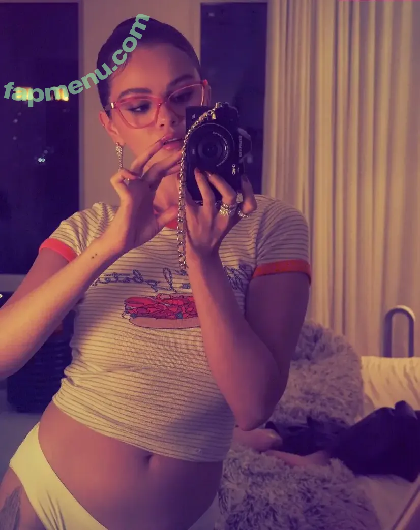 Selena Gomez nude photo #0147 (selena.gomez / selenagomez)