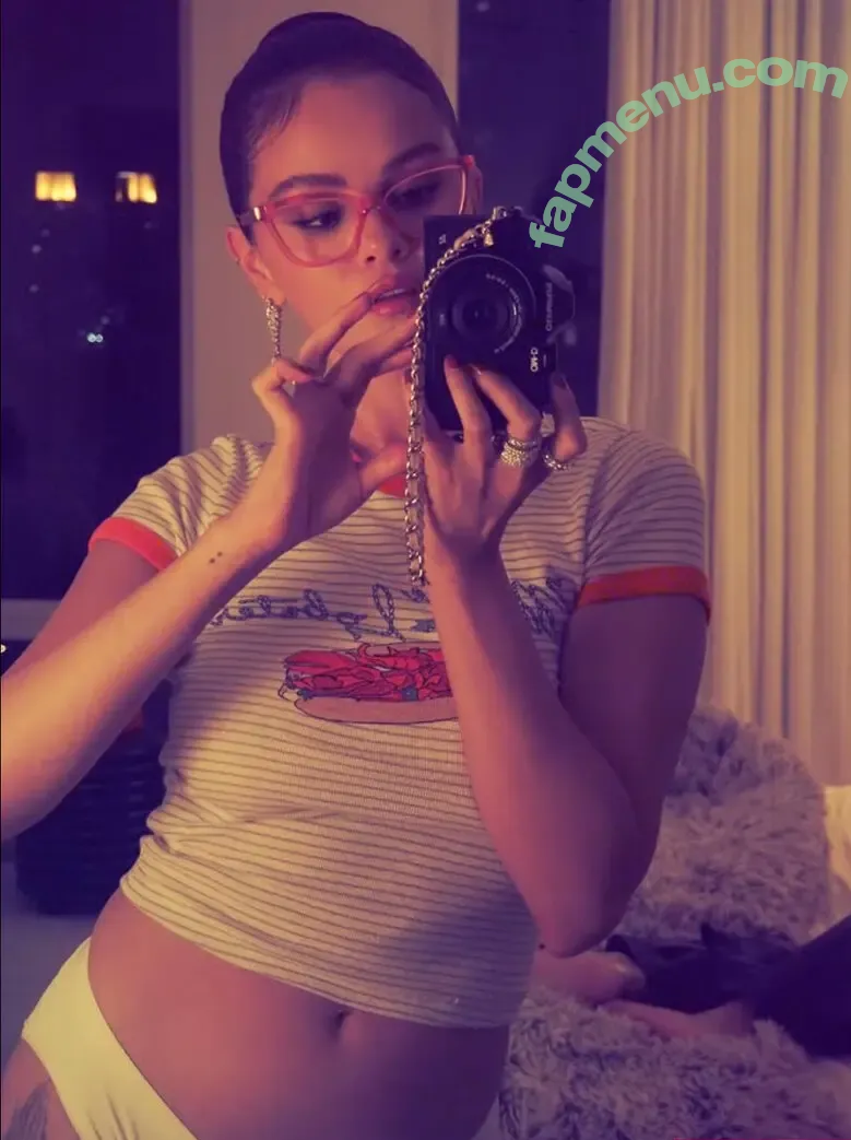 Selena Gomez nude photo #0149 (selena.gomez / selenagomez)