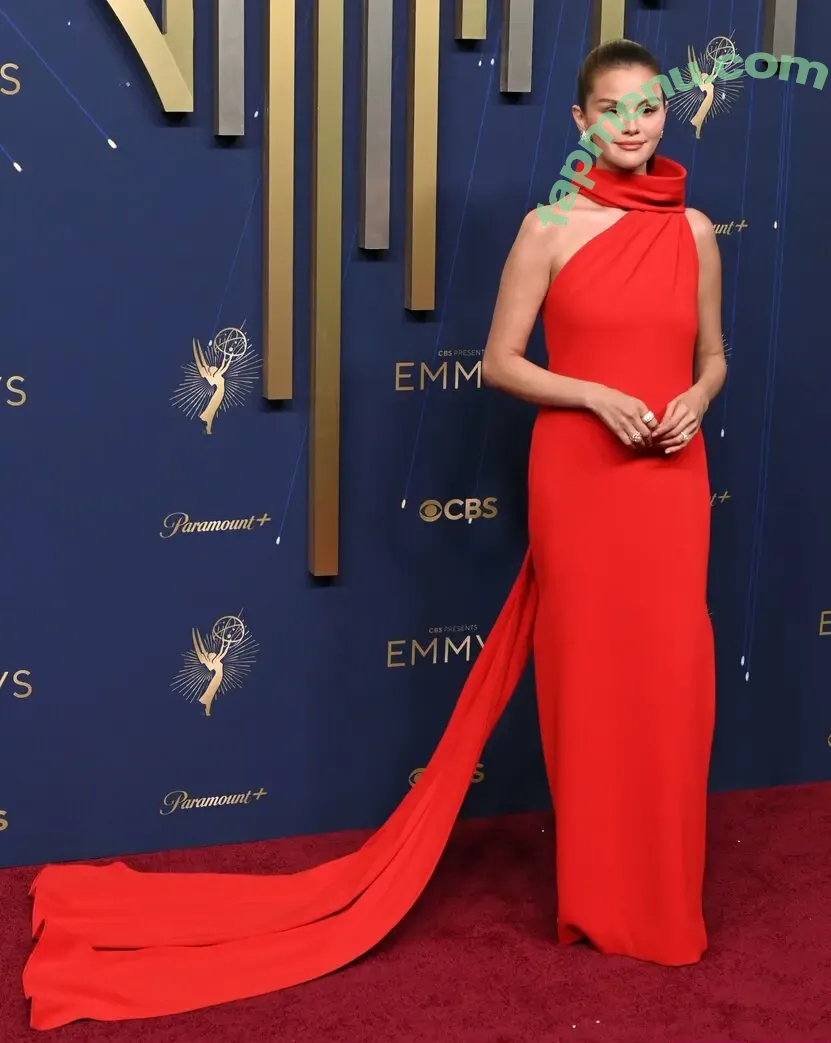 Selena Gomez nude photo #0151 (selena.gomez / selenagomez)