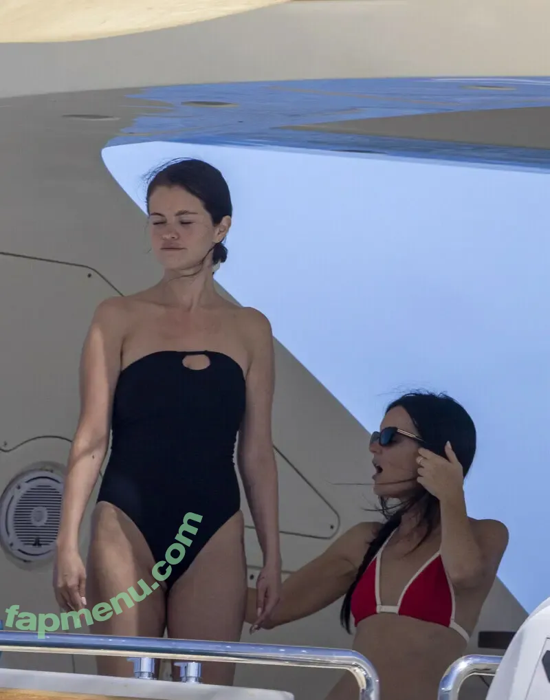 Selena Gomez nude photo #0158 (selena.gomez / selenagomez)