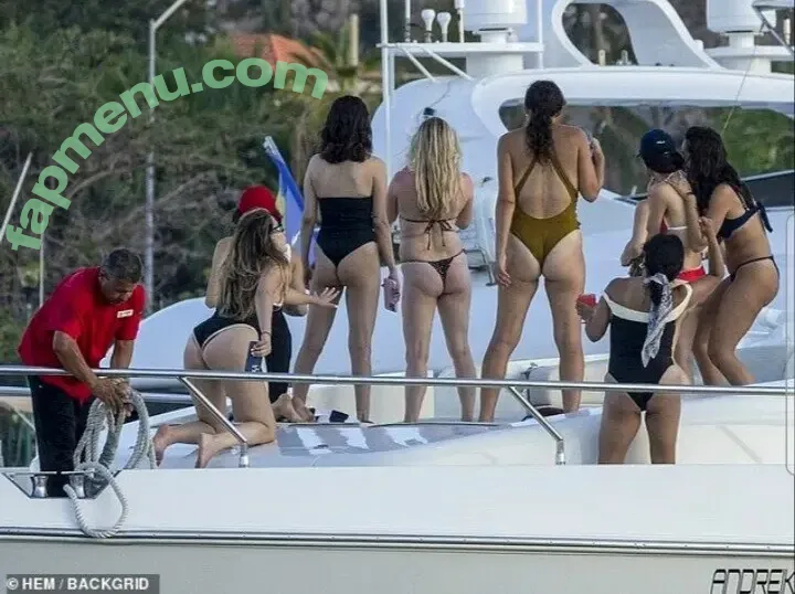 Selena Gomez nude photo #0175 (selena.gomez / selenagomez)