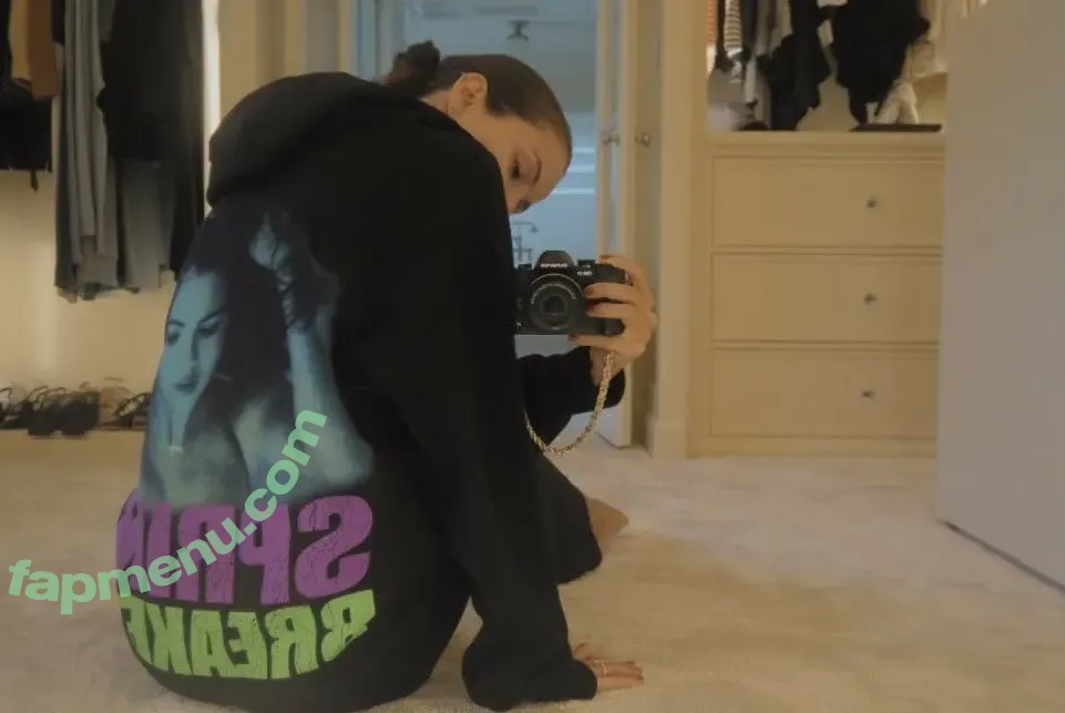 Selena Gomez nude photo #0197 (selena.gomez / selenagomez)