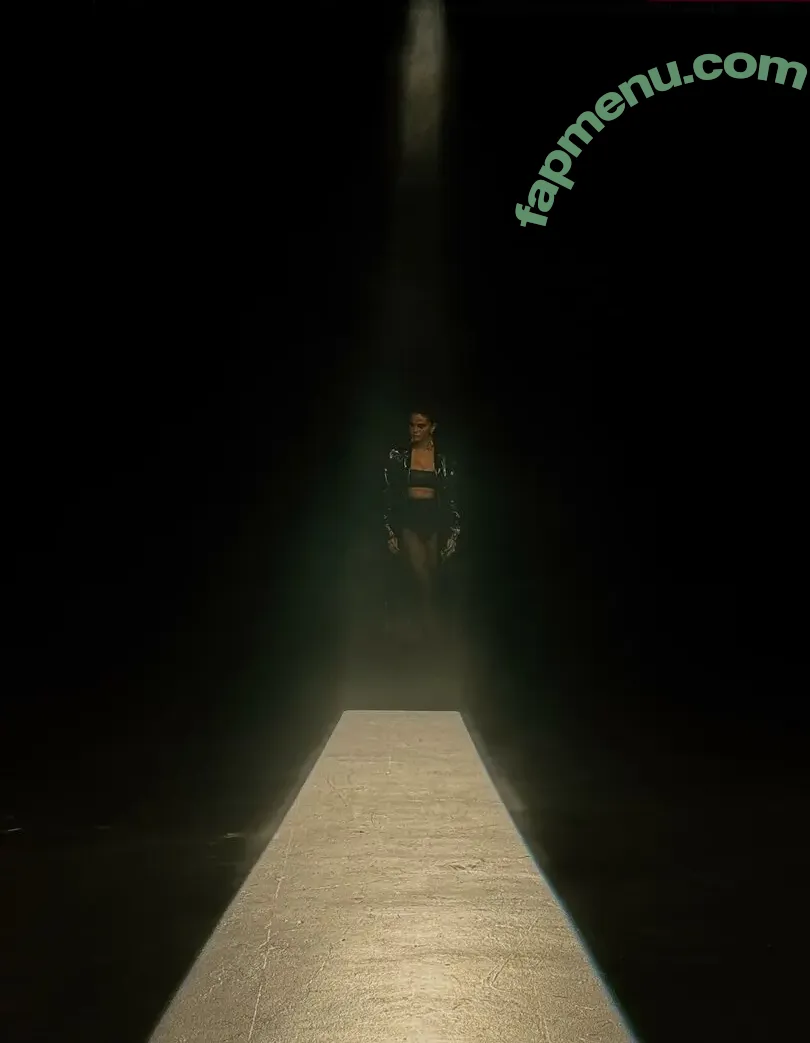 Selena Gomez nude photo #0287 (selena.gomez / selenagomez)