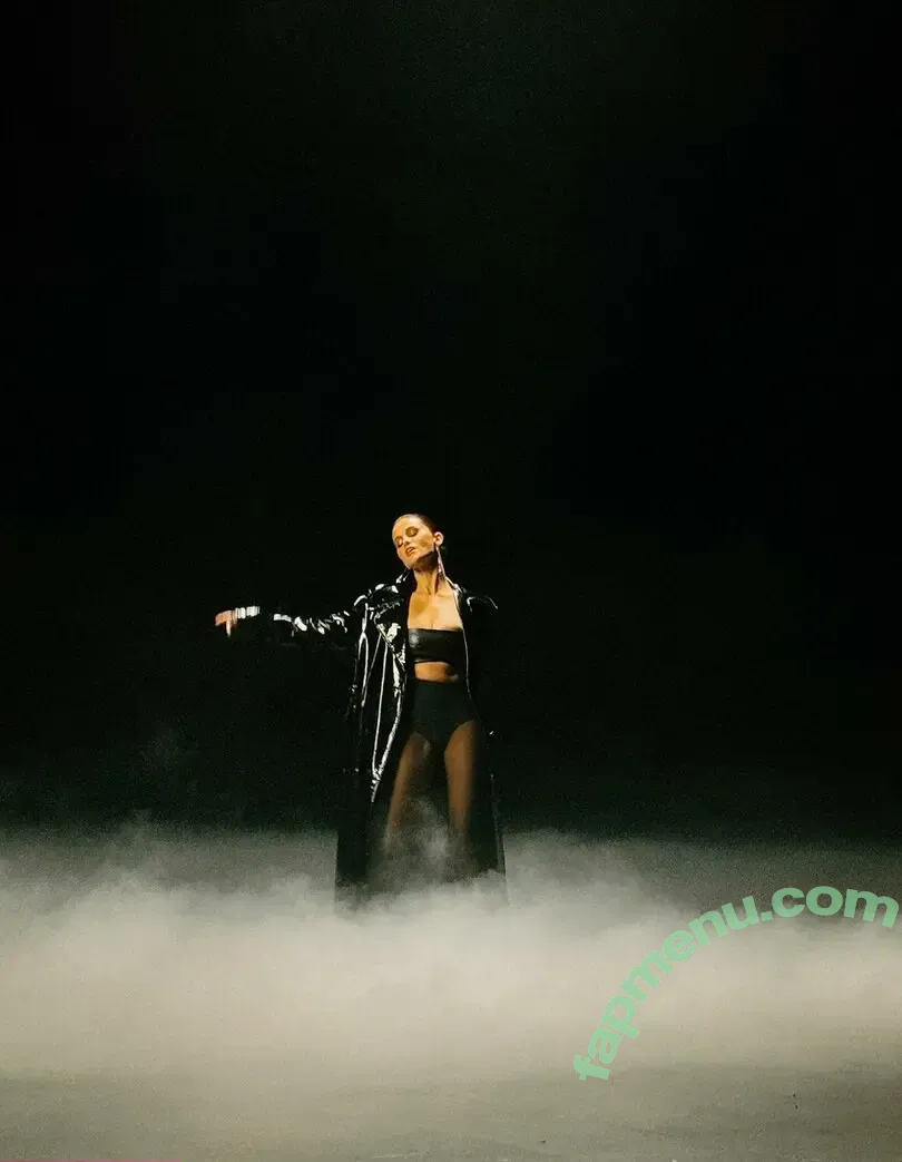 Selena Gomez nude photo #0288 (selena.gomez / selenagomez)