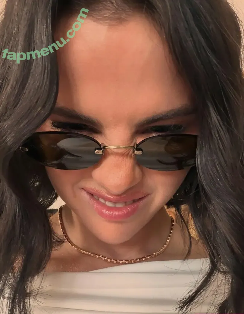 Selena Gomez nude photo #0290 (selena.gomez / selenagomez)