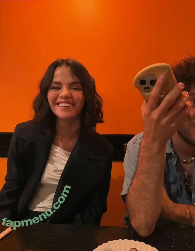 Selena Gomez nude photo #0291 (selena.gomez / selenagomez)