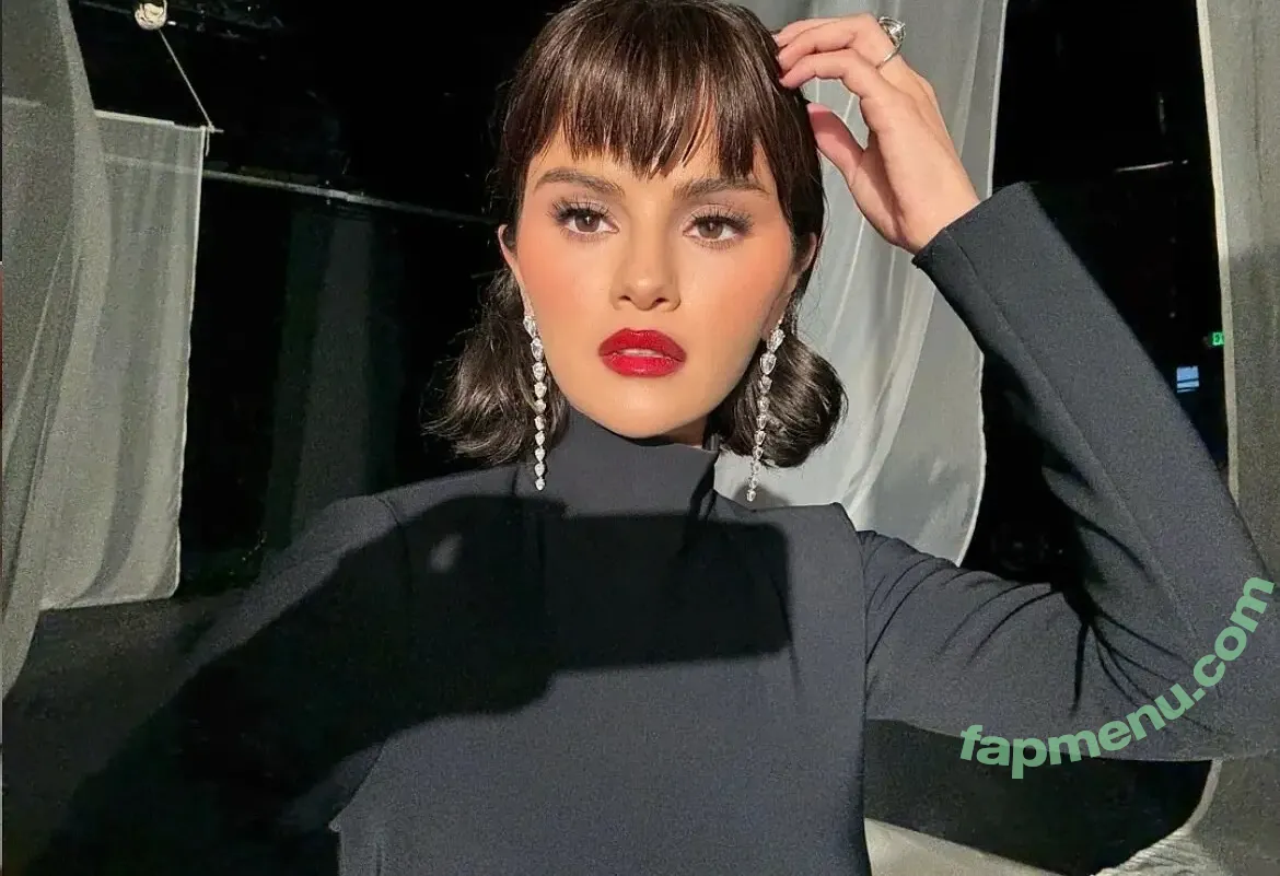 Selena Gomez nude photo #0295 (selena.gomez / selenagomez)