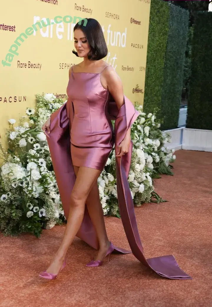 Selena Gomez nude photo #0299 (selena.gomez / selenagomez)