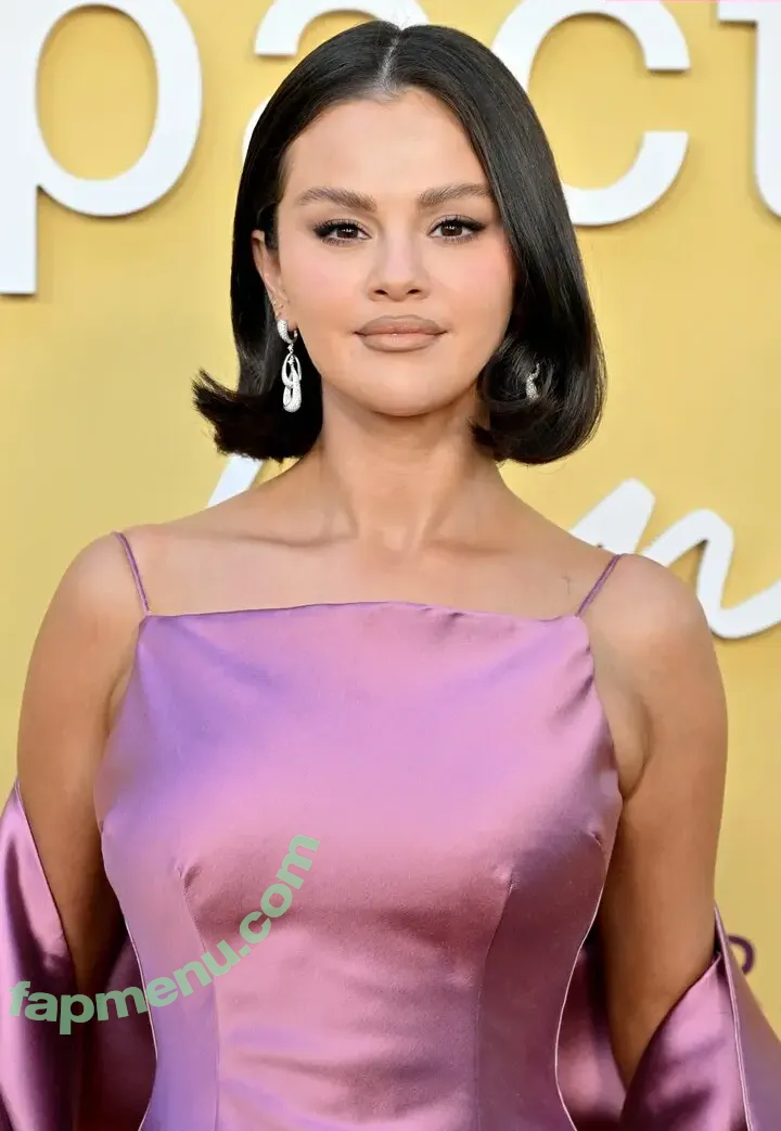 Selena Gomez nude photo #0321 (selena.gomez / selenagomez)