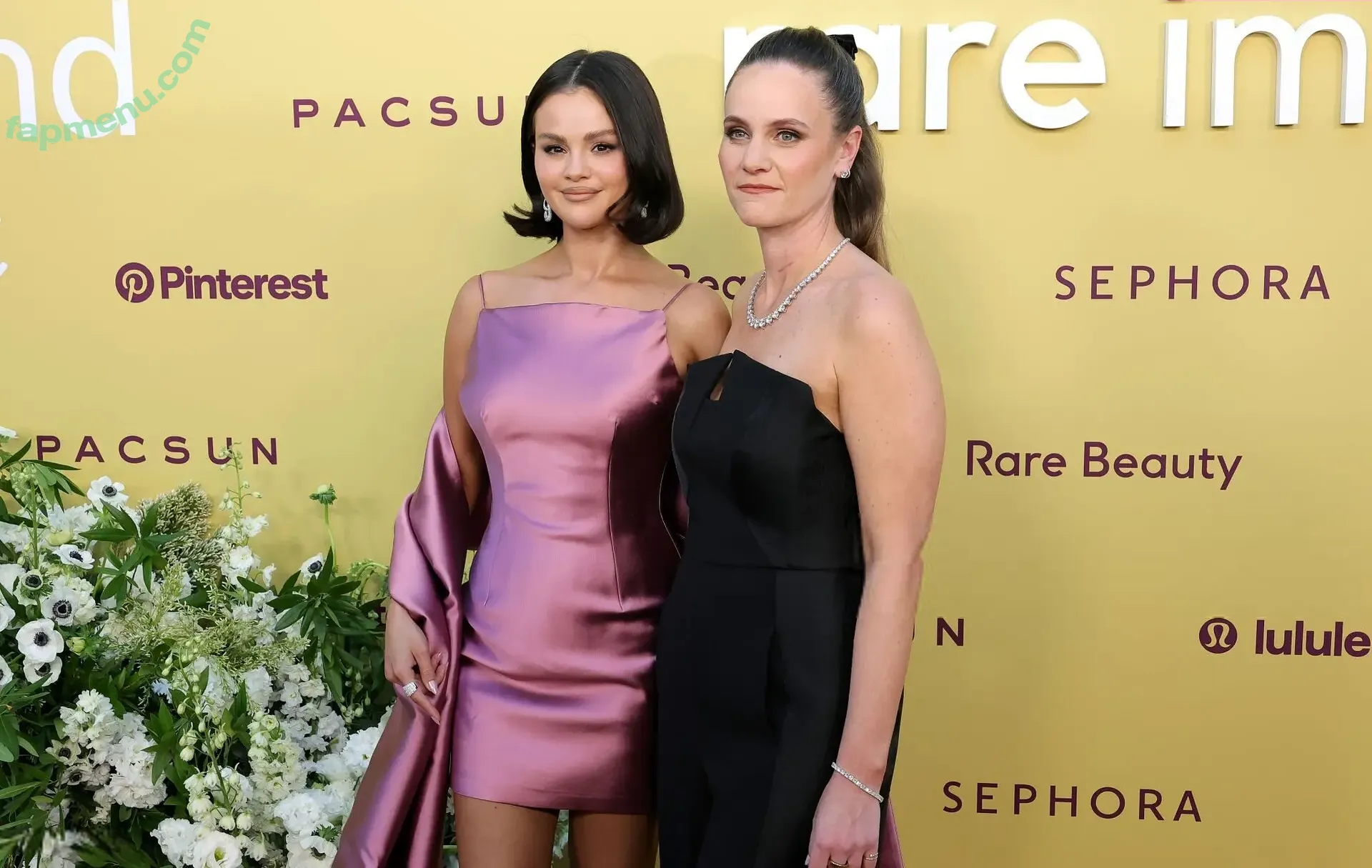 Selena Gomez nude photo #0350 (selena.gomez / selenagomez)