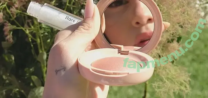 Selena Gomez nude photo #0392 (selena.gomez / selenagomez)