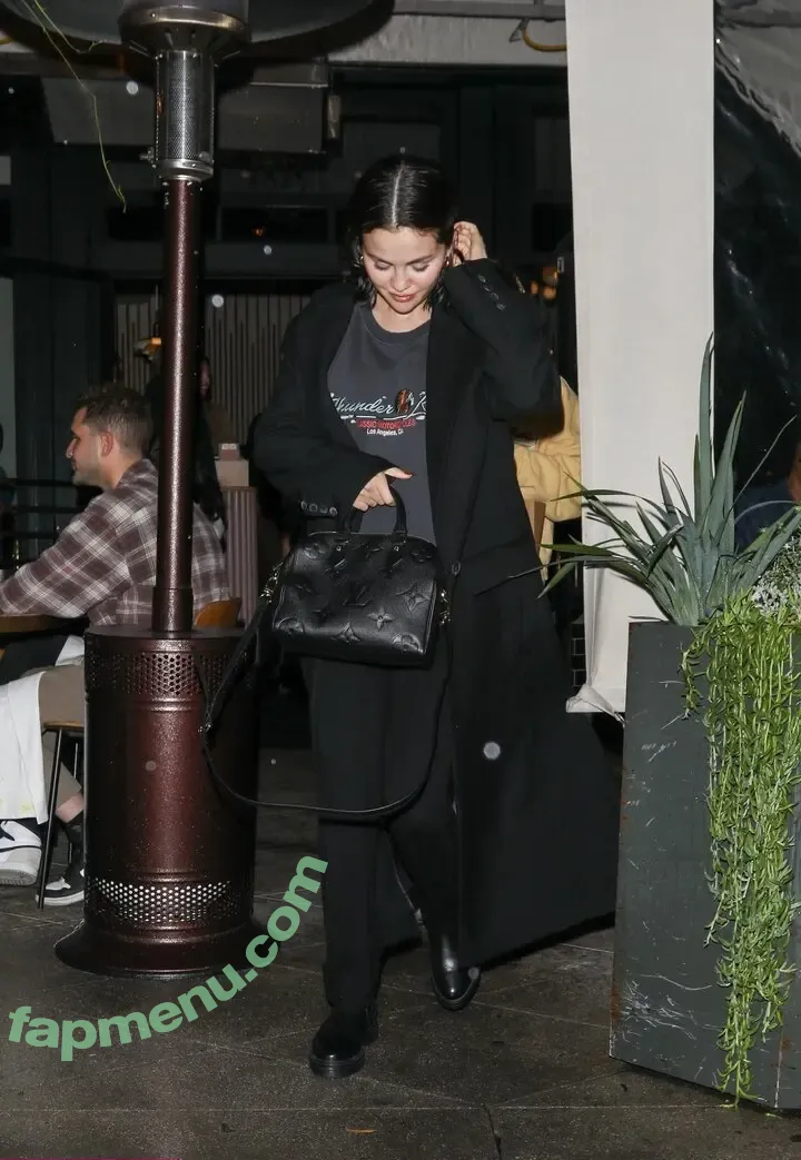 Selena Gomez nude photo #0404 (selena.gomez / selenagomez)