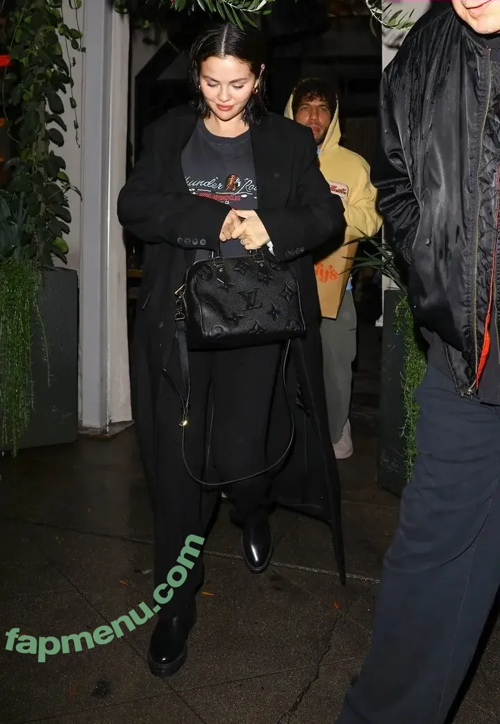 Selena Gomez nude photo #0411 (selena.gomez / selenagomez)