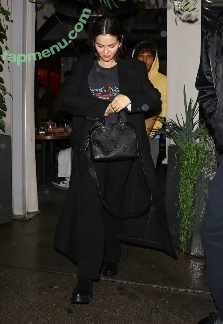 Selena Gomez nude photo #0413 (selena.gomez / selenagomez)