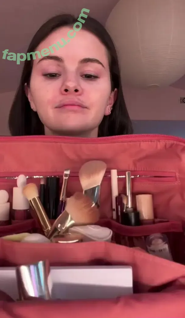 Selena Gomez nude photo #0425 (selena.gomez / selenagomez)