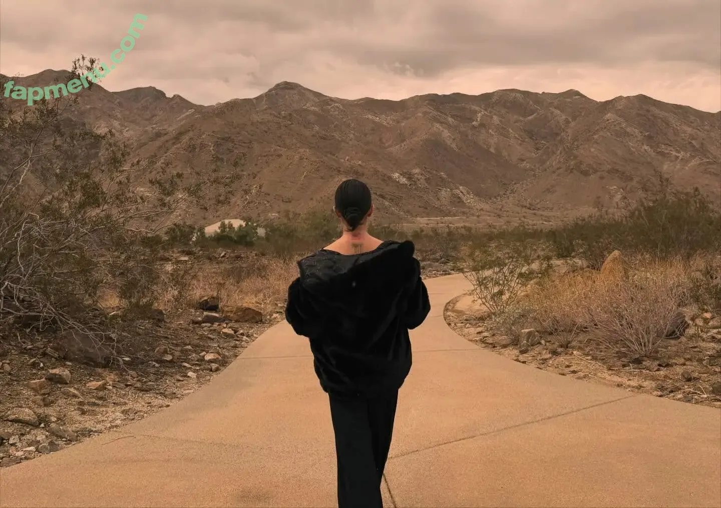 Selena Gomez nude photo #0430 (selena.gomez / selenagomez)