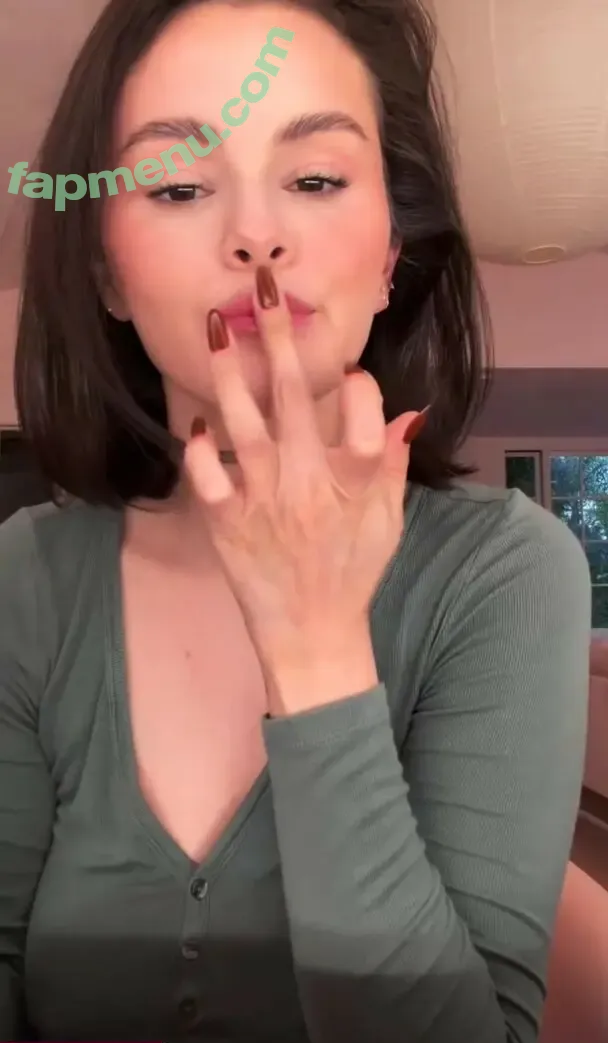 Selena Gomez nude photo #0442 (selena.gomez / selenagomez)