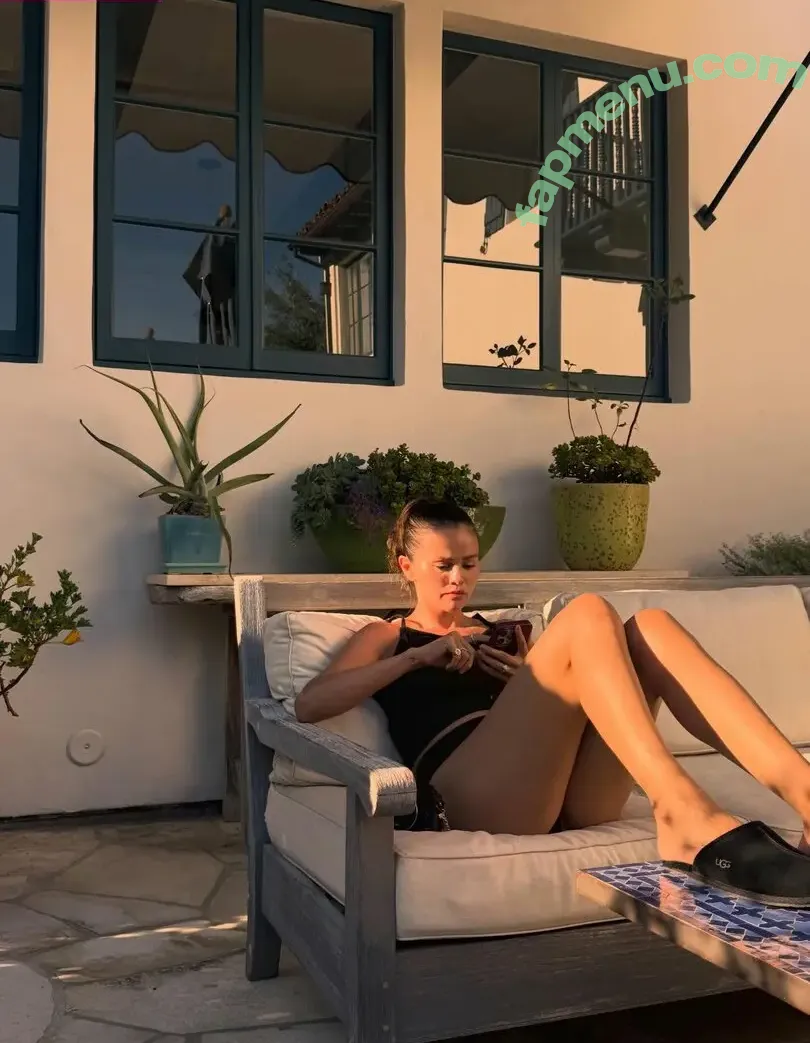 Selena Gomez nude photo #0448 (selena.gomez / selenagomez)