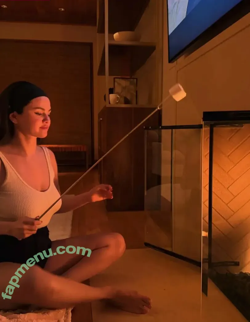 Selena Gomez nude photo #0452 (selena.gomez / selenagomez)