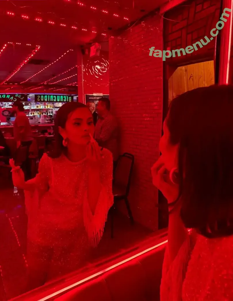 Selena Gomez nude photo #0458 (selena.gomez / selenagomez)