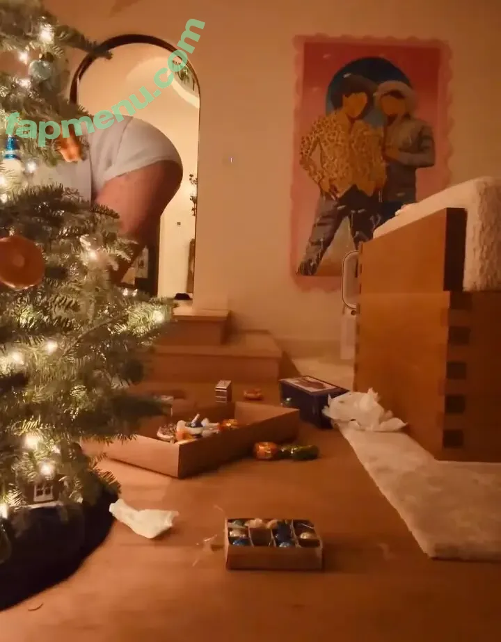 Selena Gomez nude photo #0461 (Selena / selena.gomez / selenagomez)